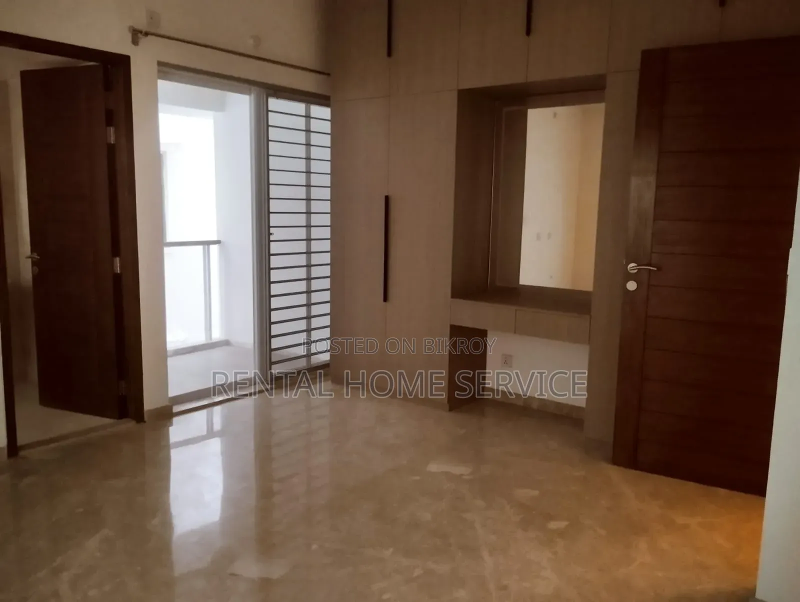 4 Bedroom Apartment in Semi Furnished for Rent