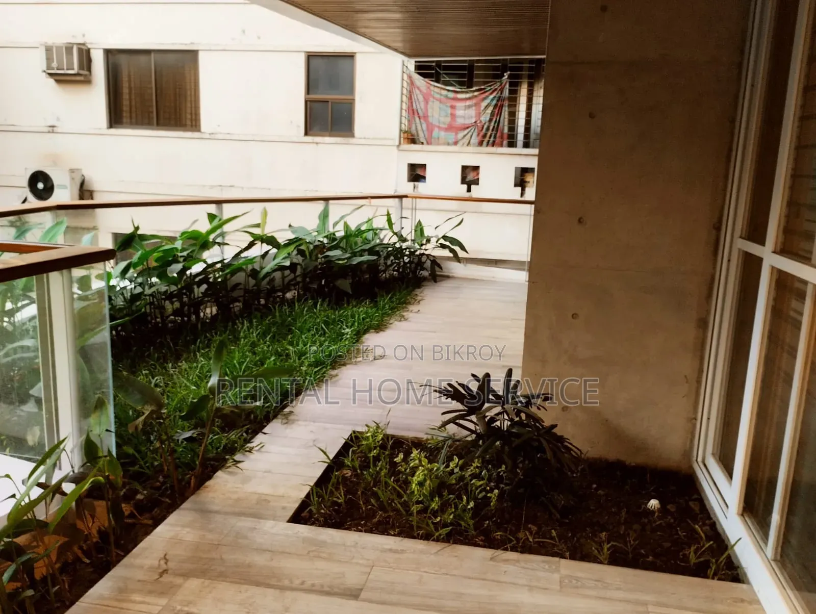 4 Bedroom Apartment in Semi Furnished for Rent