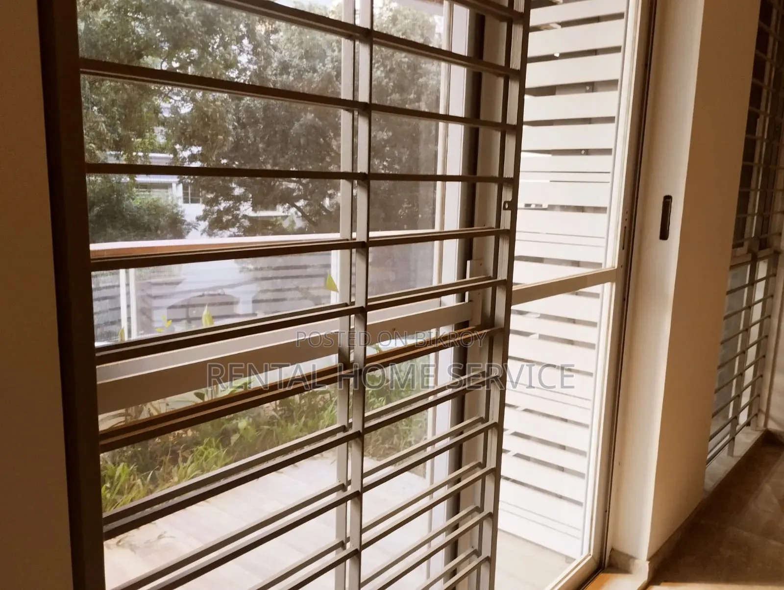 4 Bedroom Apartment in Semi Furnished for Rent