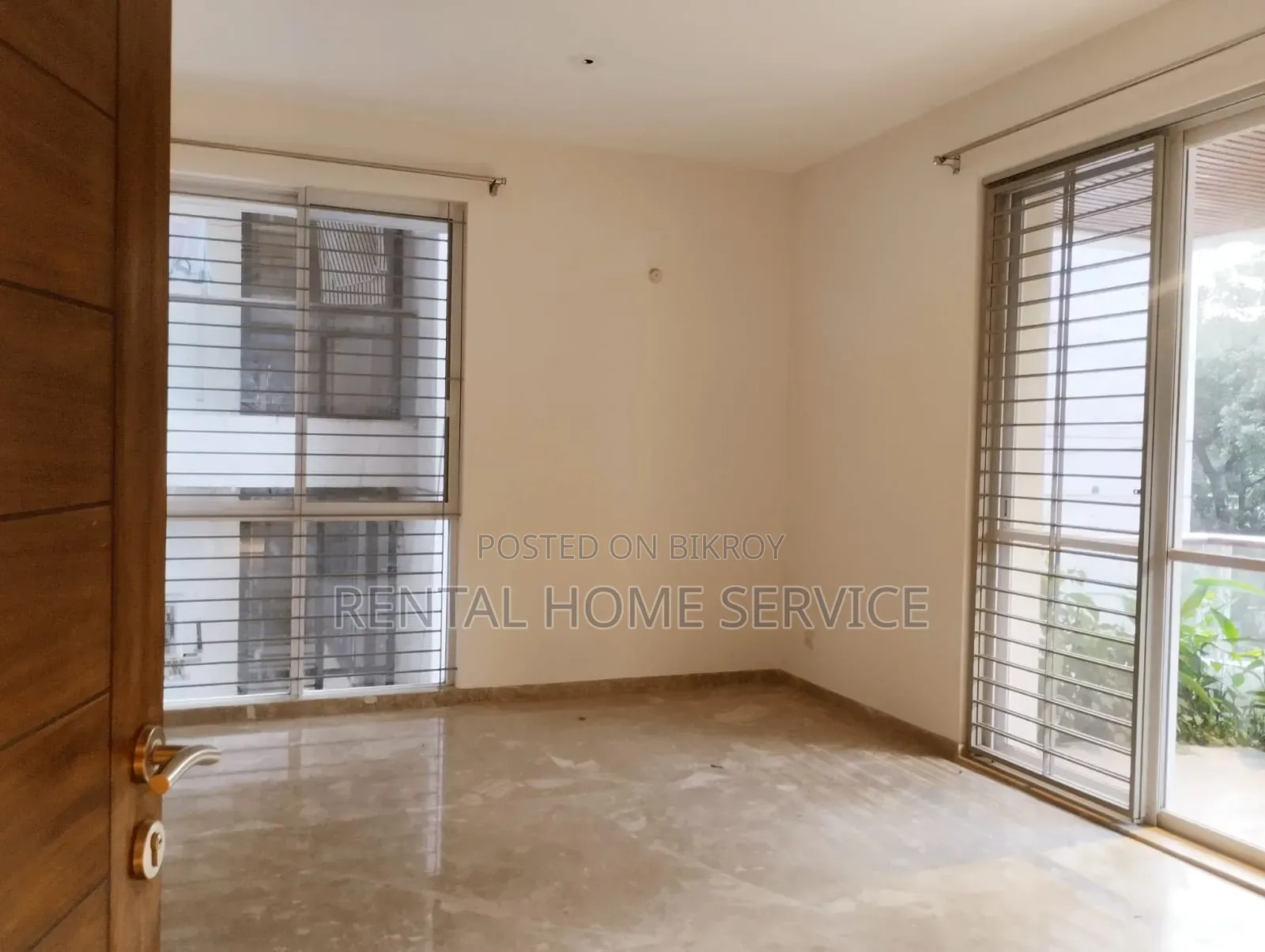 4 Bedroom Apartment in Semi Furnished for Rent