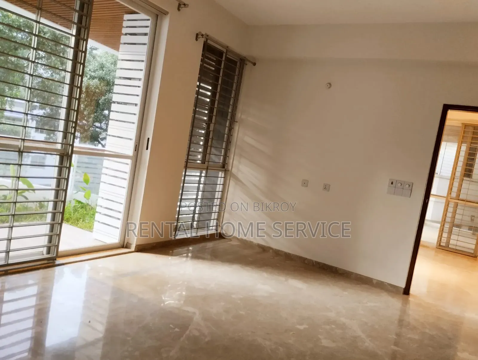 4 Bedroom Apartment in Semi Furnished for Rent