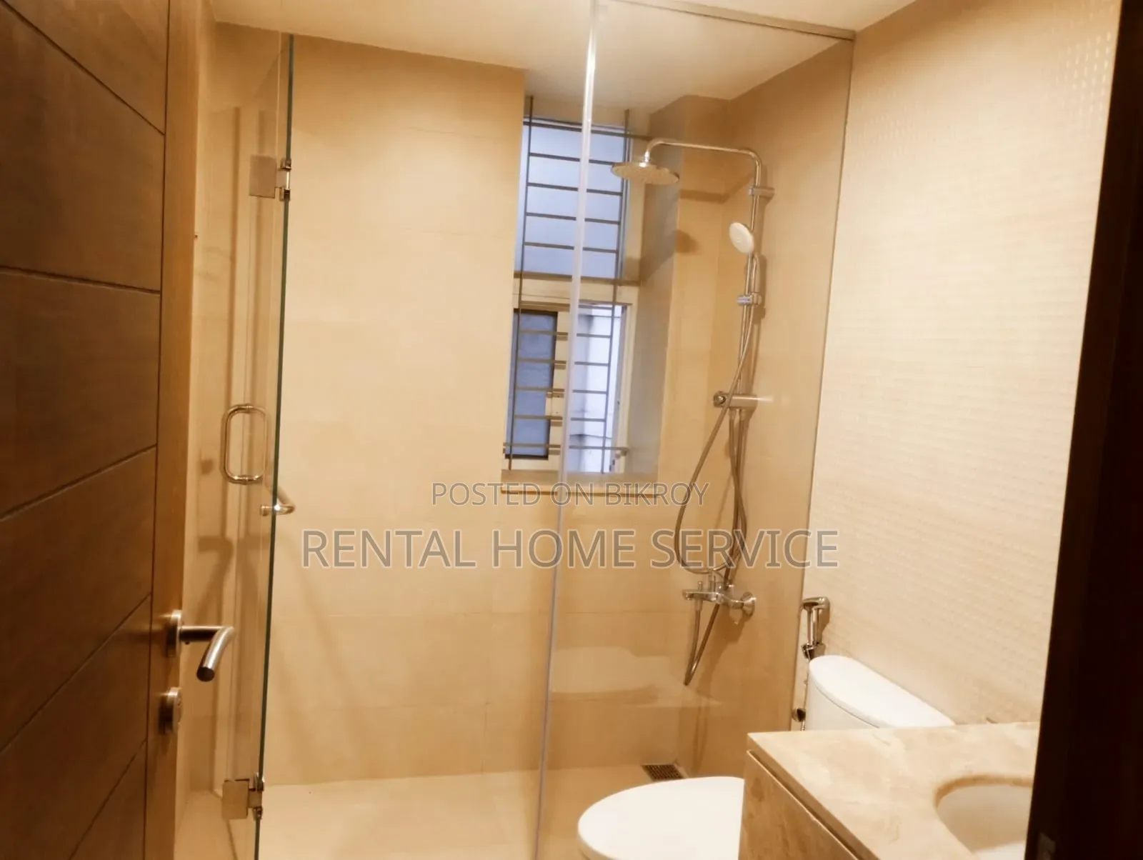 4 Bedroom Apartment in Semi Furnished for Rent