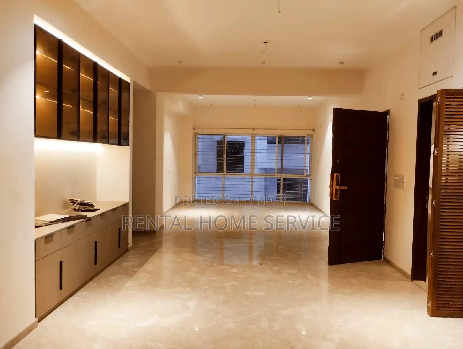 4 Bedroom Apartment in Semi Furnished for Rent