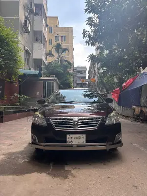টয়োটা প্রিমিও ২০১৪ মেরুন