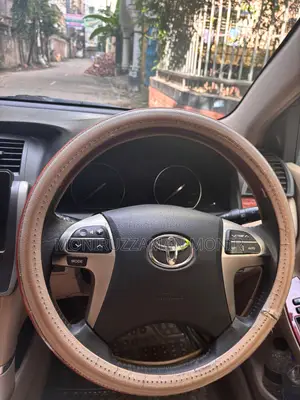 টয়োটা প্রিমিও ২০১৪ মেরুন