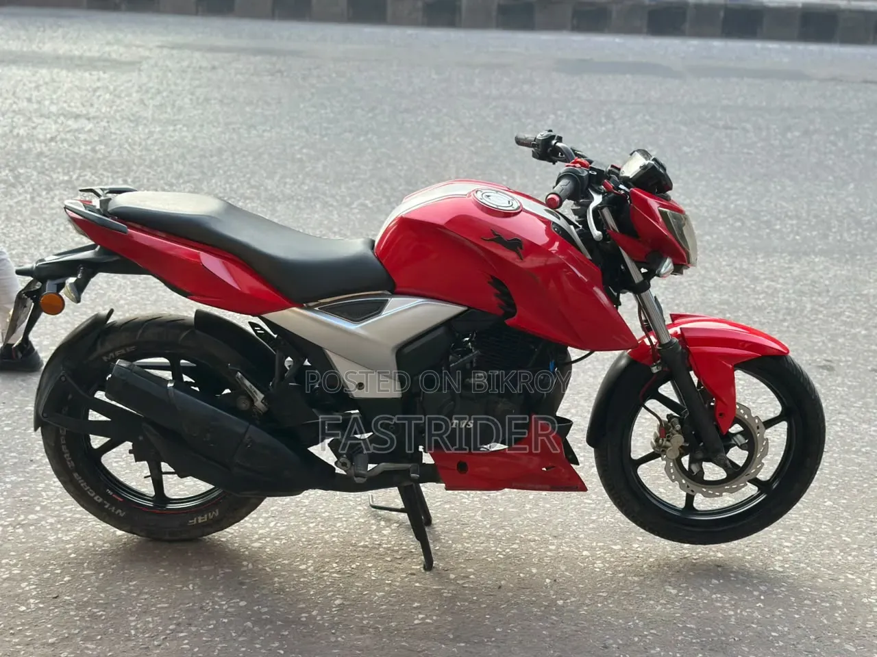 TVS Apache 160 4V 2019 Red