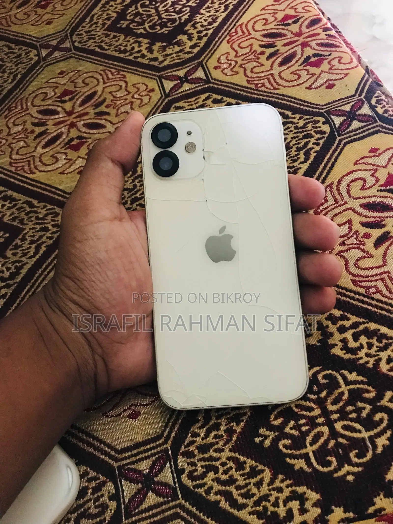অ্যাপল আইফোন ১২ ৬৪ জিবি হোয়াইট