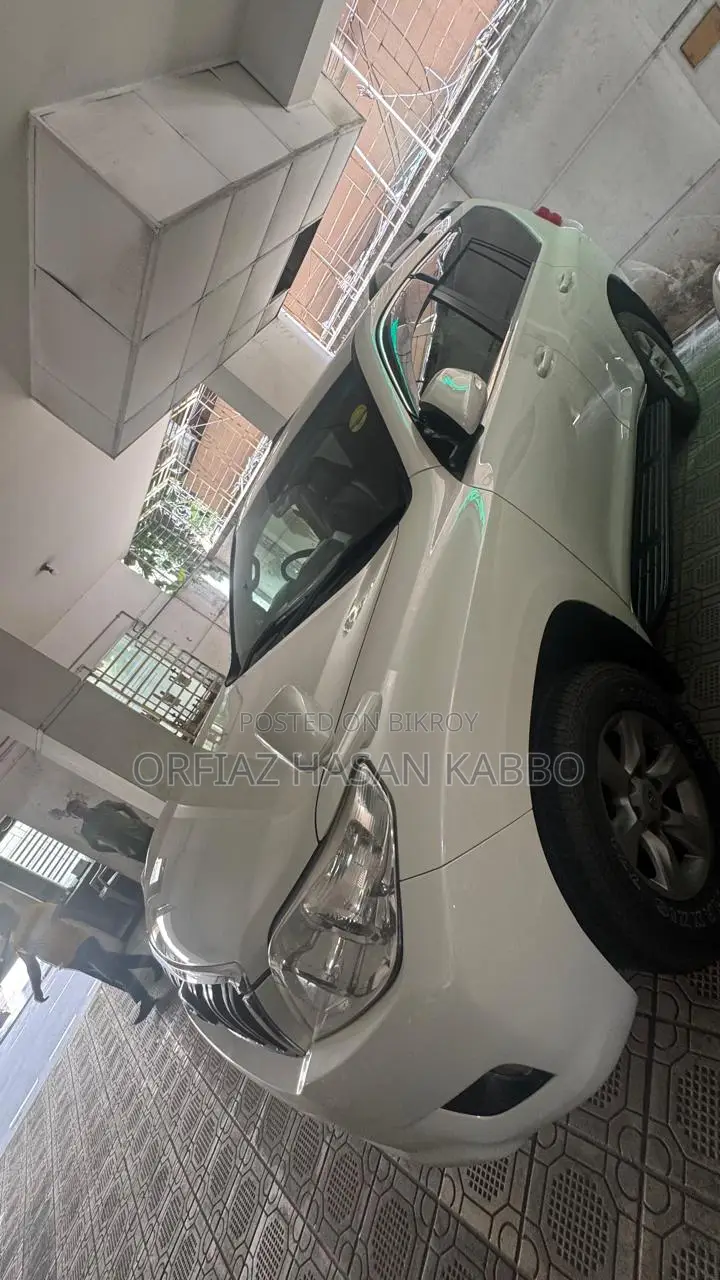 Toyota Land Cruiser Prado 2012 সাদা