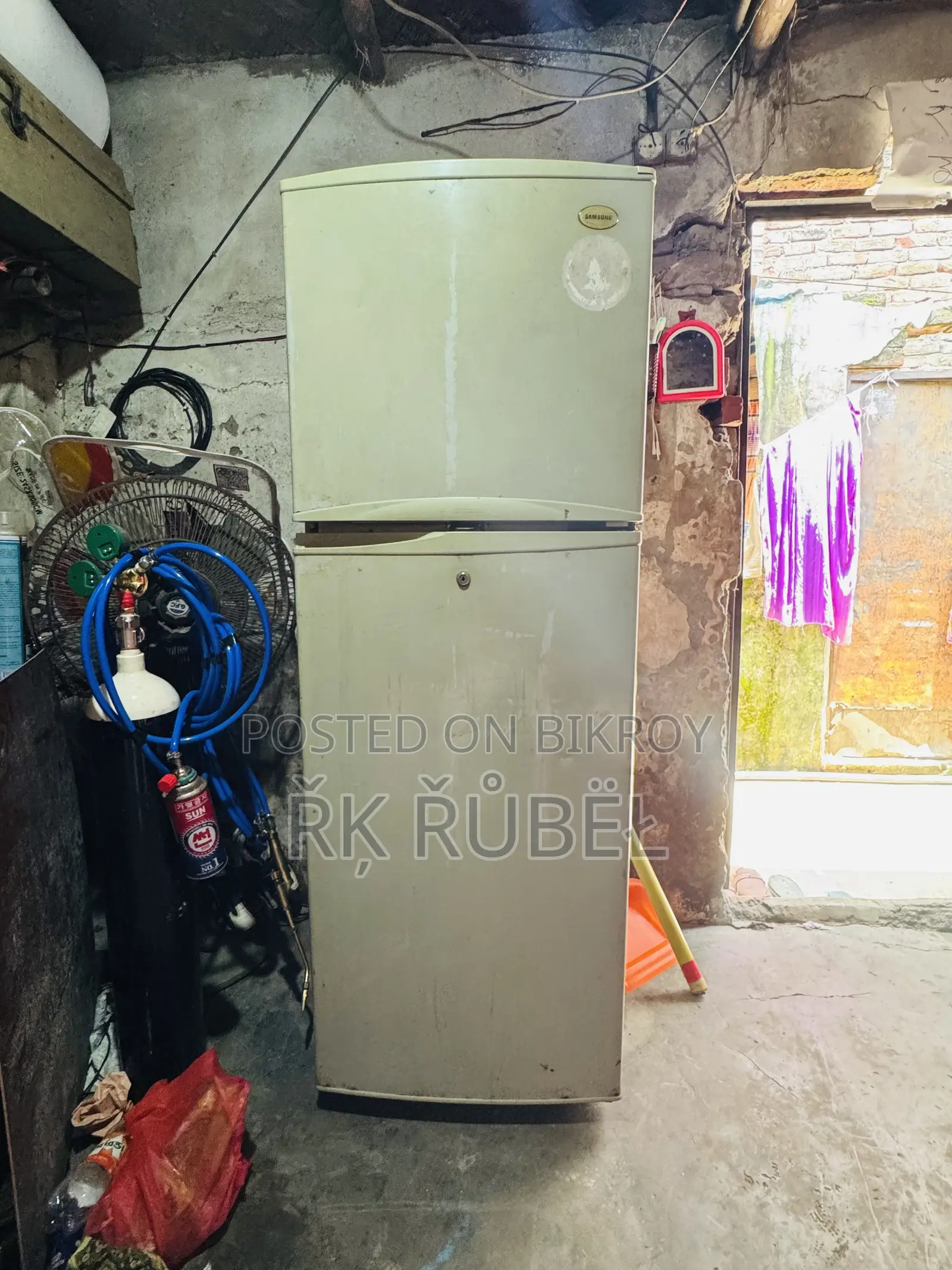 A good quality Samsung brand refrigerator will be sold.