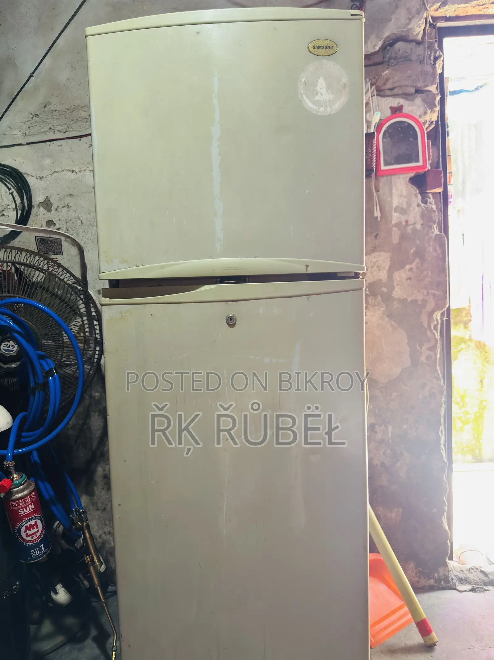 A good quality Samsung brand refrigerator will be sold.