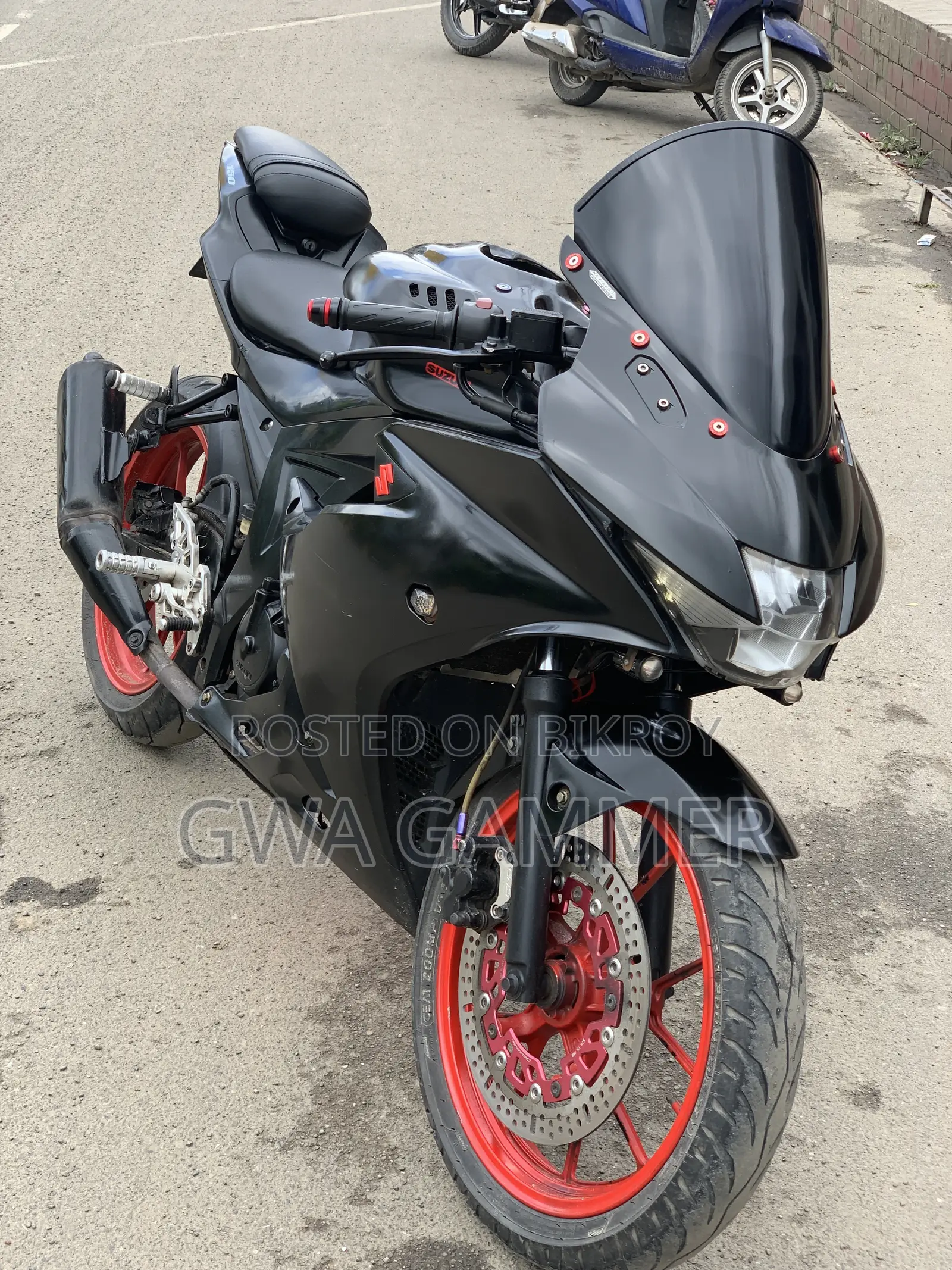 সুজুকি জিএসএক্স-আর১৫০ ২০১৮ কালো