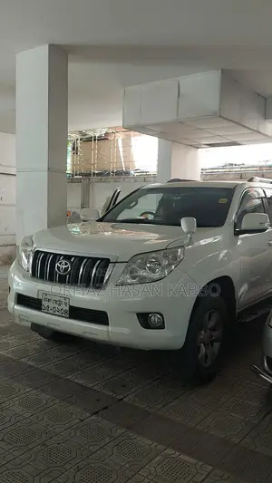 Toyota Land Cruiser Prado 2012 সাদা