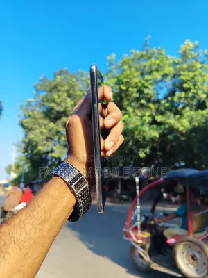 নতুন Vivo V50e ২৫৬ জিবি সাদা