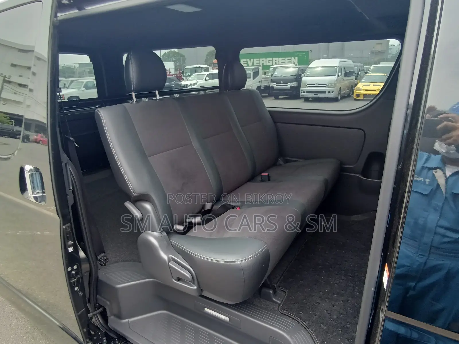 Toyota HiAce 2025 Black