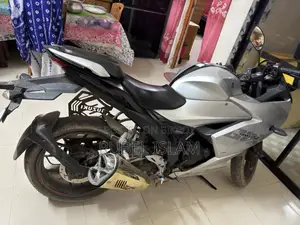 সুজুকি জিক্সার এসএফ ২০২২ সিলভার