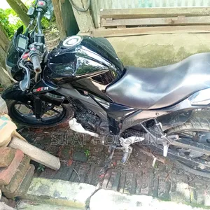 সুজুকি গিক্সার ২০২৩ ব্ল্যাক