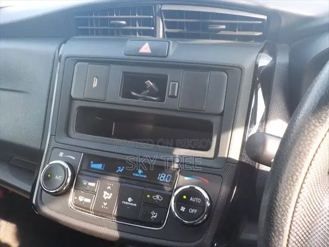 Toyota Axio 2021 Pearl