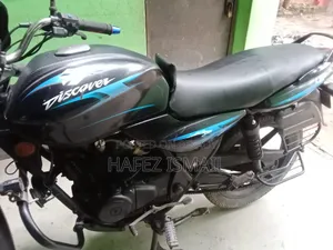 বাজাজ ডিসকাভার ১৩৫ ২০১০ কালো