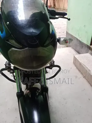 বাজাজ ডিসকাভার ১৩৫ ২০১০ কালো