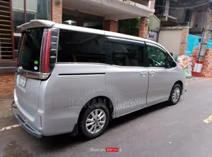 Toyota Noah 2019 Silver