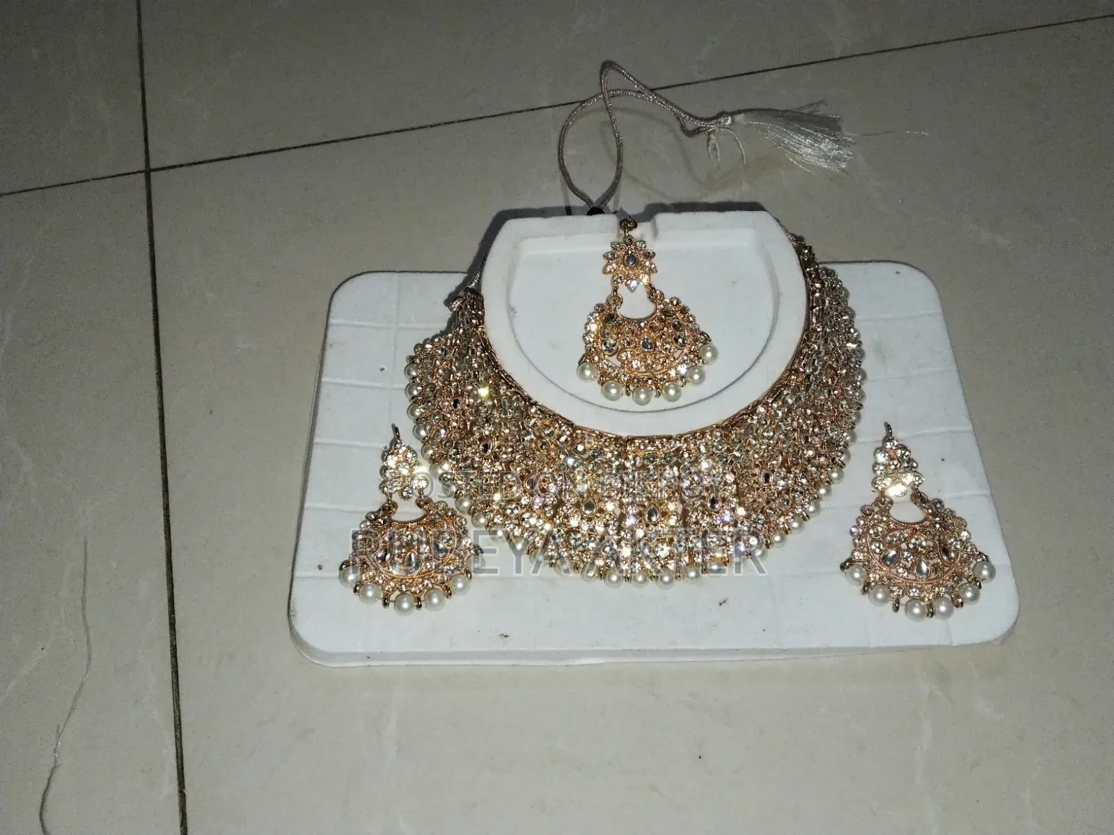 গলার হার, কানের দুল, টিকলি