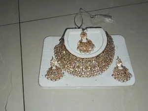 গলার হার, কানের দুল, টিকলি