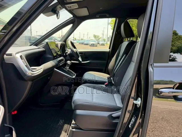 Toyota Voxy 2022 Black