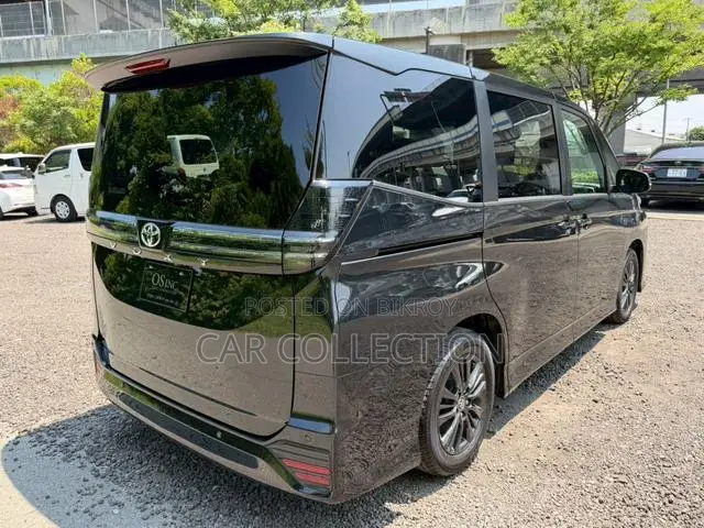 Toyota Voxy 2022 Black