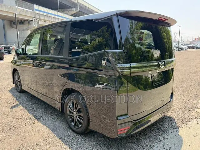 Toyota Voxy 2022 Black