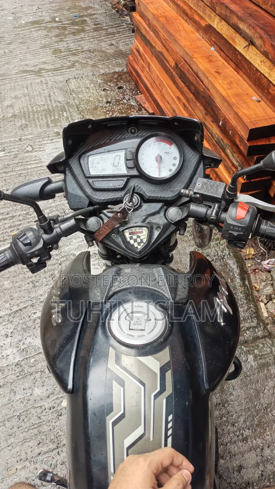 টিভিএস অ্যাপাচি আরটিআর ১৬০ ২ভি ২০১৭ ব্ল্যাক
