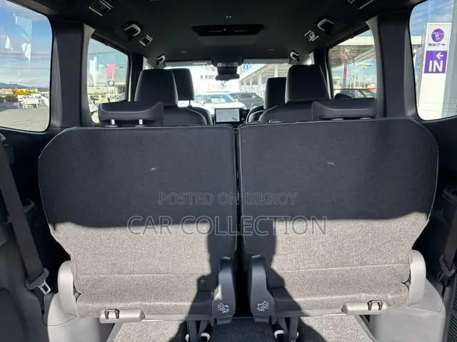 Toyota Voxy 2023 Pearl