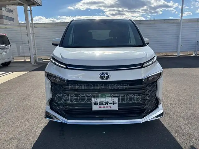 Toyota Voxy 2023 Pearl