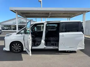 Toyota Voxy 2023 Pearl