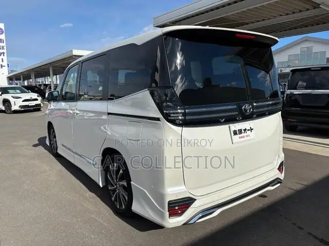 Toyota Voxy 2023 Pearl