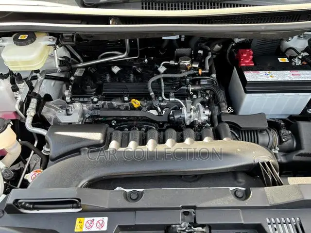 Toyota Voxy 2023 Pearl