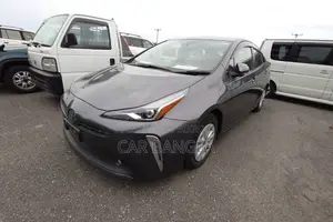 Toyota Prius L 2021 Gray