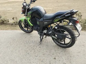 ইয়ামাহা এফজেড ২০১১ কালো