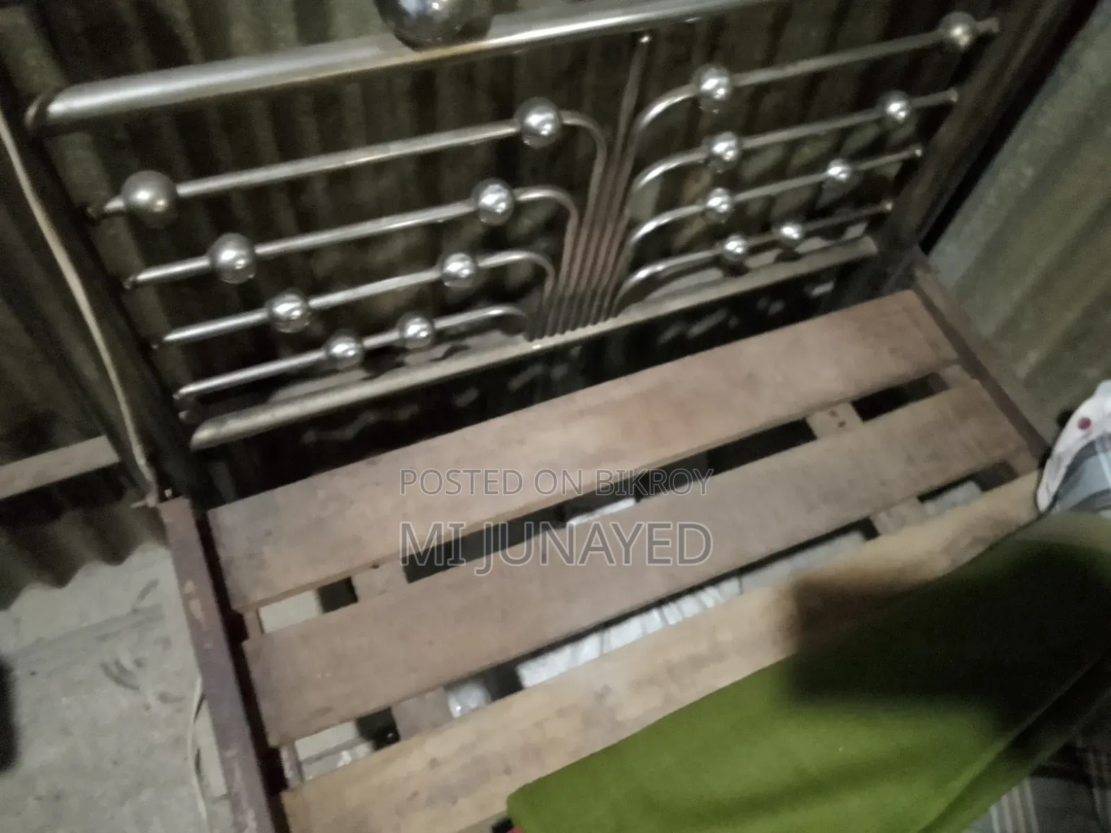 স্টিলের খাট