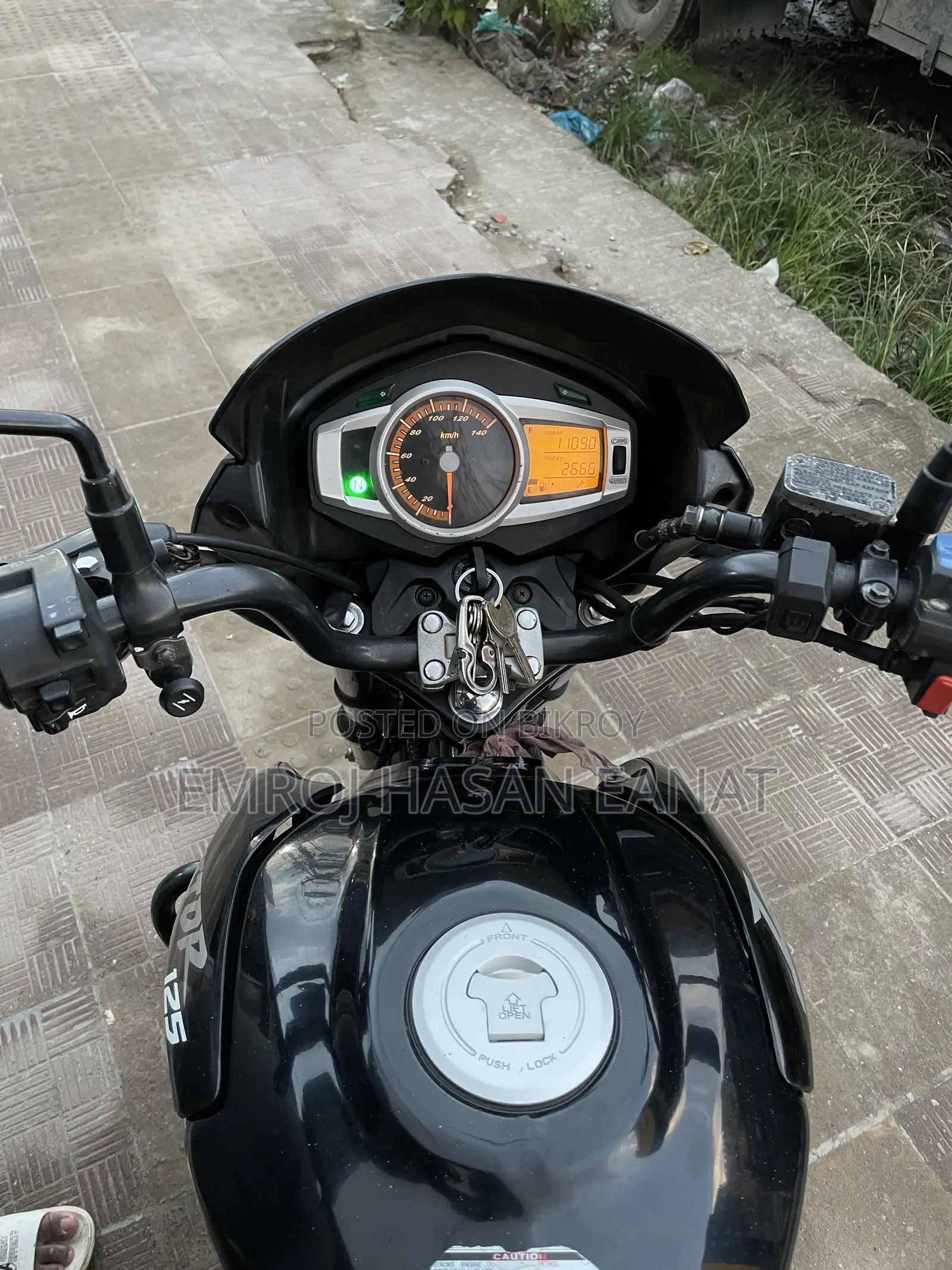 হিরো ইনিগটর ২০১৮ কালো
