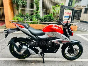 সুজুকি গিক্সার ২০২৪ সিলভার