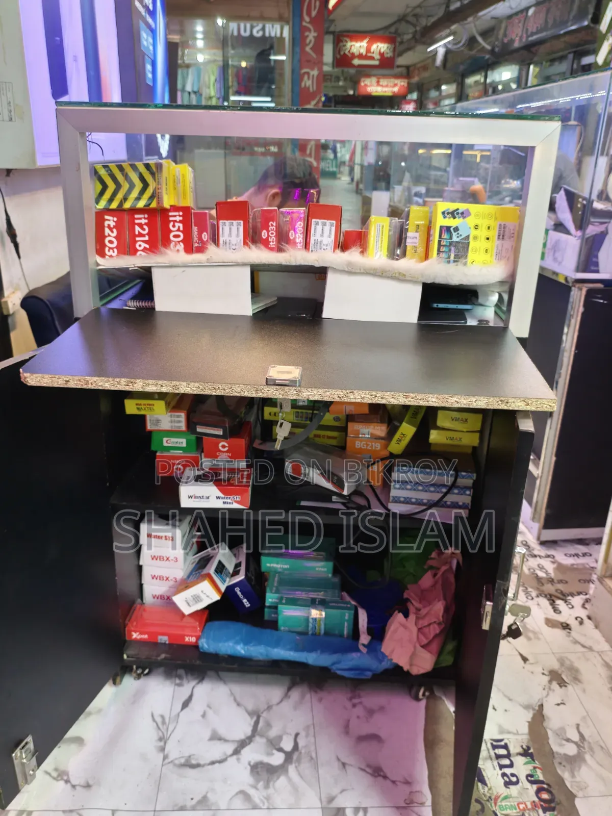 Mobile Display Desk