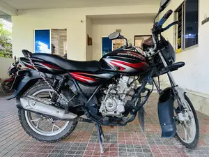 বাজাজ ডিসকভার ১২৫ ২০১৮ কালো