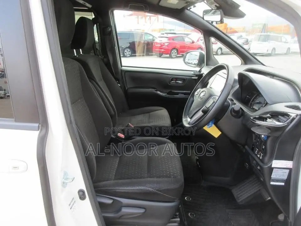 Toyota Noah 2021 Pearl