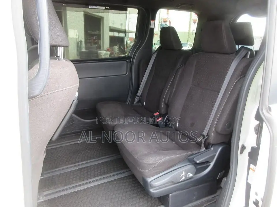 Toyota Noah 2021 Pearl