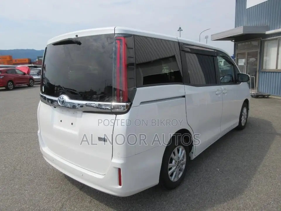 Toyota Noah 2021 Pearl