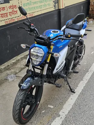 সুজুকি জিক্সার ২০২৫ নীল