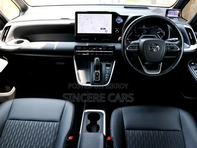 Toyota Noah 2023 Pearl