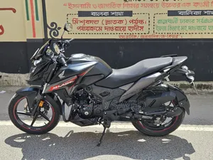 হোন্ডা এক্স-ব্লেড ১৬০ ২০২৪ কালো