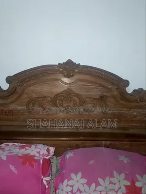 শিকন কাঠের খাট