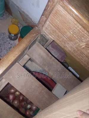 শিকন কাঠের খাট